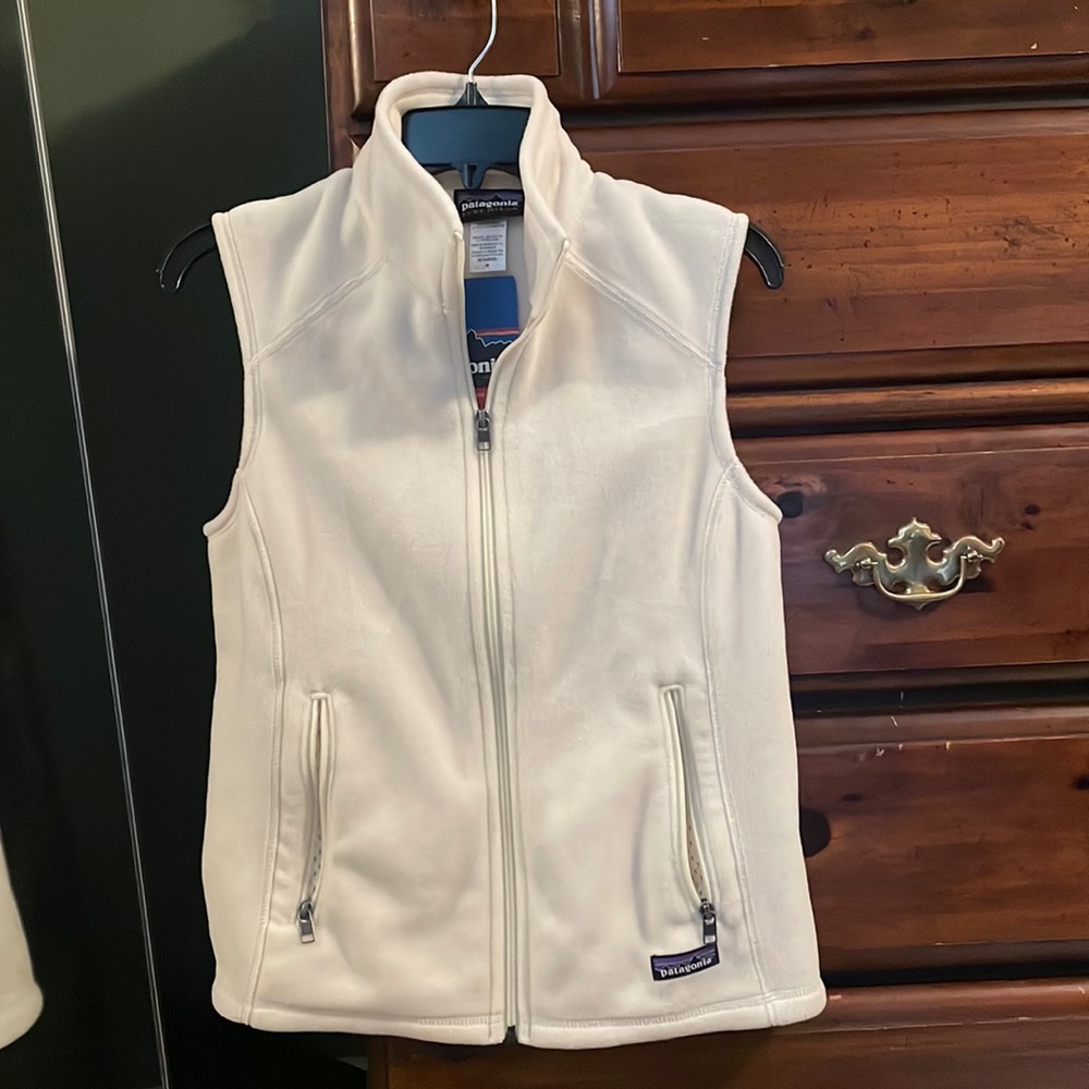Patagonia white vest, women’s M